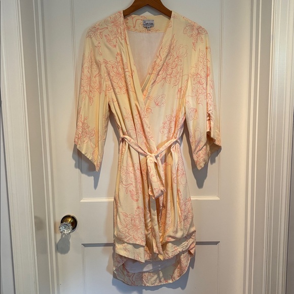 Piyama Find Serenity Maggie short robe / kimono in floral print - Picture 1 of 13